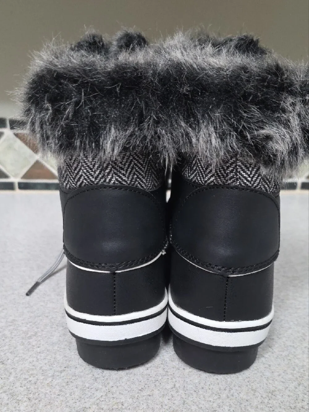 Mishansha Black and Gray Faux-Fur Winter Lace-Up Boots